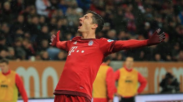 وكيل ليفاندوفيسكي يتهم دورتموند بتعمد إصابته للغياب عن مواجهة ريال