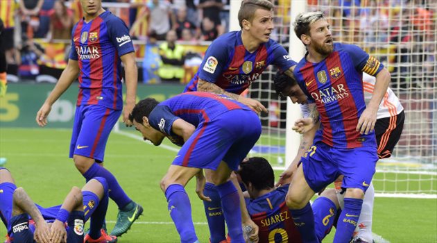 رئيس برشلونة يرفض اتهام لاعبيه باستفزاز جماهير فالنسيا