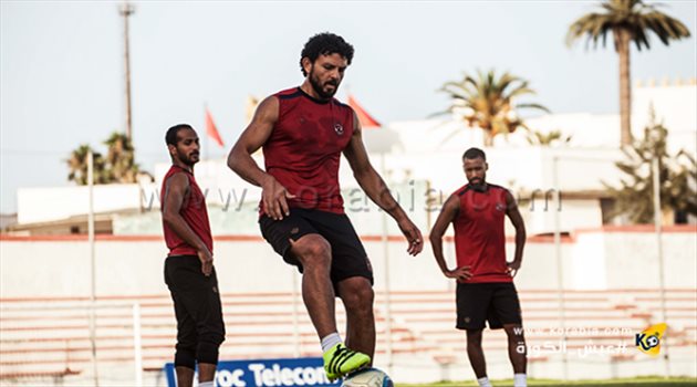 حسام عاشور يعنف وليد سليمان خلال تدريبات الأهلي