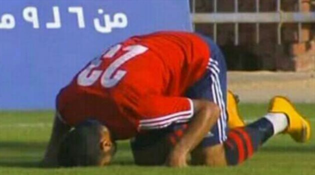 جون جميل يكشف لكورابيا سر "السجدة" عقب هدفه في مرمي نجوم المستقبل