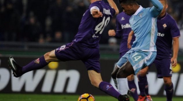 لاتسيو يزيح ميلان من الأربعة الكبار بثلاثية في فيورنتينا