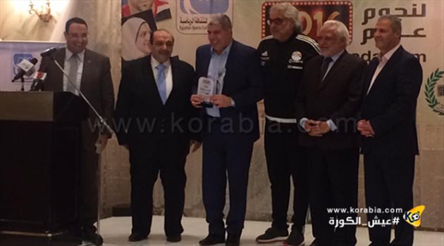 شوبير يتوج بجائزة أفضل إعلامي رياضي لعام 2016