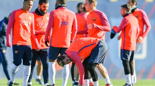 ظهير برشلونة ينفي أنباء الرحيل