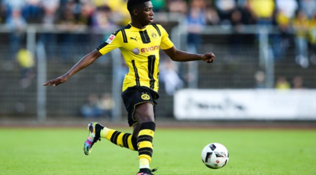 جناح دورتموند يطيح بميسي ورونالدو ونيمار من عرش المراوغات في العالم