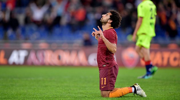 موقع عالمي يتجاهل رونالدو ويضع صلاح ضمن أفضل لاعبي أوروبا