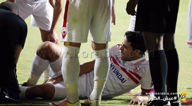 أسطورة الزمالك يزور محمد إبراهيم بعد العملية الجراحية