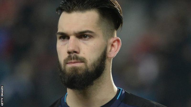 سبارتا براج يجبر لاعبيه على التدرب مع السيدات بسبب العنصرية