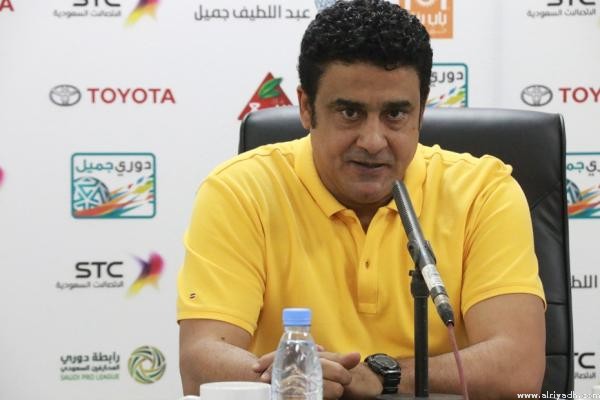 نجم الأهلي السابق يتولى تدريب الوحدة