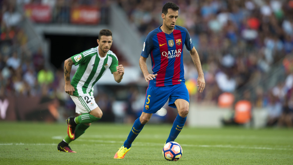 برشلونة يعلن التجديد لبوسكيتس بشرط جزائي خرافي