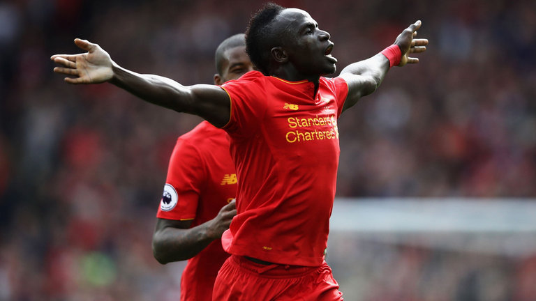 مهاجم ليفربول يتوج تألقه بجائزة لاعب الشهر في البريمييرليج