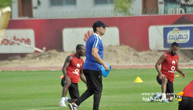 البدري يكافئ لاعبي الأهلي قبل استئناف مباريات الدوري