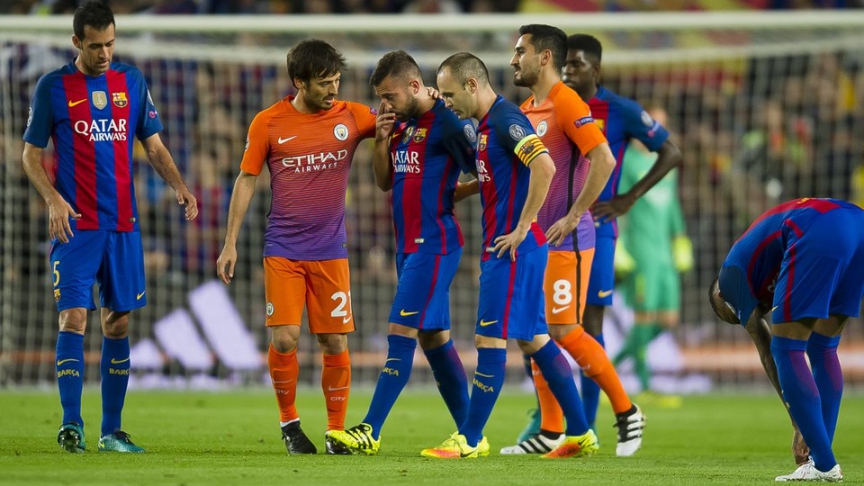 برشلونة يعاني بعد إعلان مدة غياب الثنائي الدفاعي