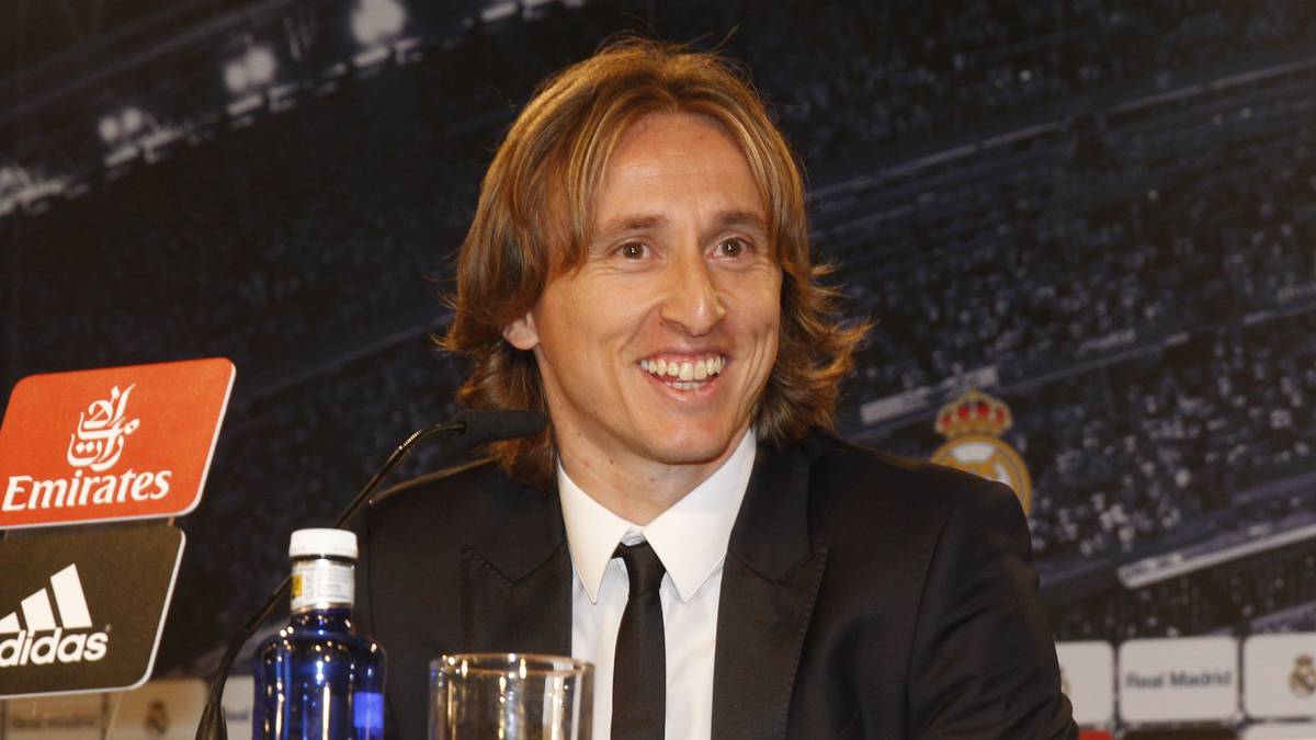 رسميا.. مودريتش يجدد تعاقده مع ريال مدريد لـ 2020