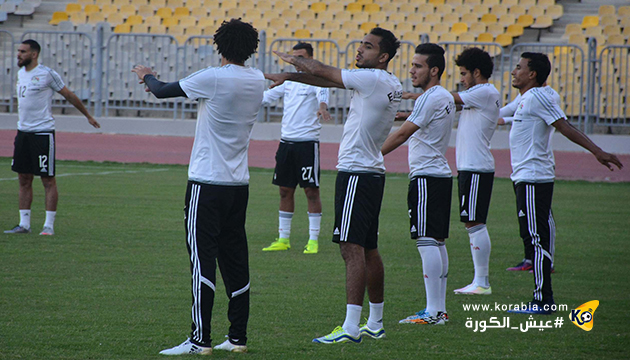 المنتخب يصل القاهرة ظهرا بعد تأخر إقلاع طائرته بسبب "أزمة البنزين"