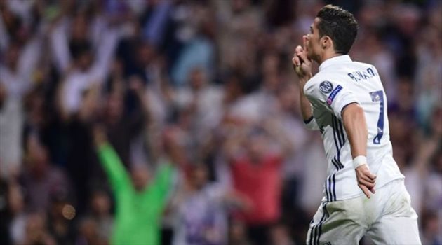 بعد هاتريك بايرن.رونالدو يتفوق على جميع لاعبي العالم بمائة هدف في الأبطال