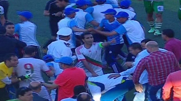 "قرار تحكيمي مثير للجدل" من حكم مباراة الرجاء والبلدية