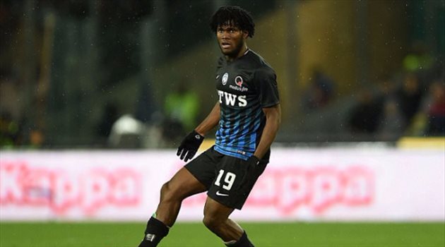 عملاقة بريميرليج تنافس روما على موهبة أتالانتا