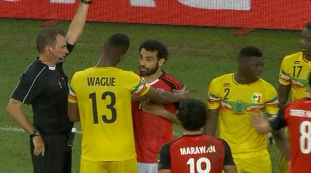رسالة الجابون| صلاح يعتذر للاعب مالي بعد تعادل الفراعنة