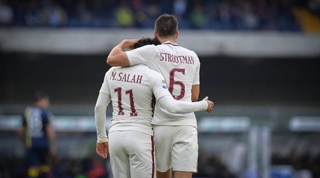 صلاح يسجل مرتين ويقود روما للتمسك بحلم الكالتشيو بخماسية في فيرونا