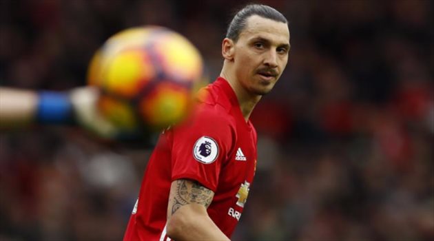 رسميا .. إبراهيموفيتش يغيب عن يونايتد في قمة الكأس أمام تشيلسي
