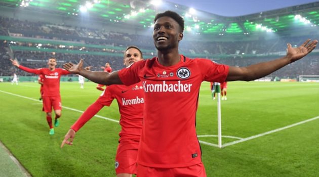 فرانكفورت يعبر لنهائي كأس ألمانيا بعد مباراة ماراثونية أمام جلادباخ