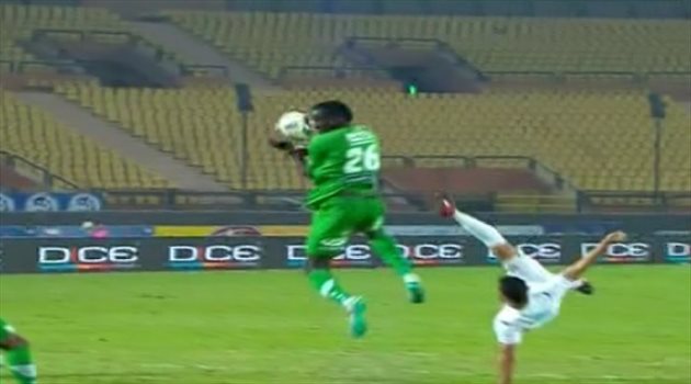 "الإخراج" ينقذ حكم مباراة الشرقية والزمالك من جدل تحكيمي