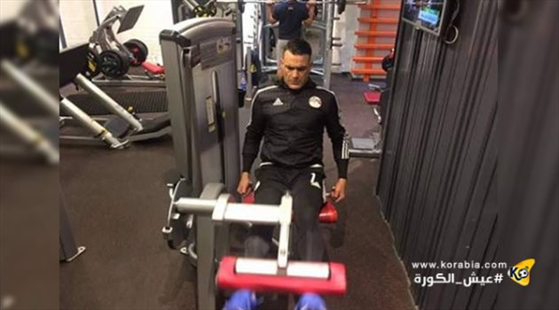 الحضري يتدرب في "الجيم" قبل خطوبة "ابنته" على كهربا