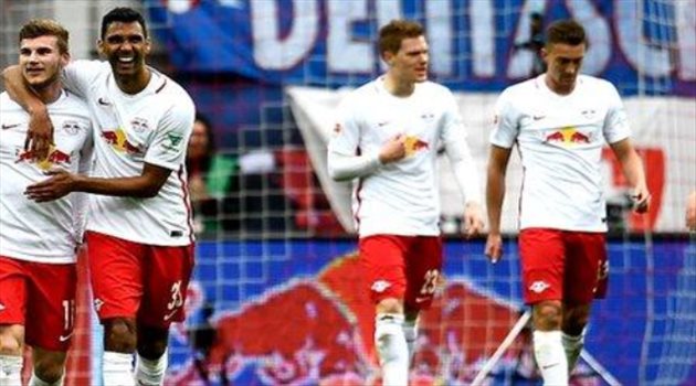 "ليستر الألماني" يحسم التأهل لدوري الأبطال.. ولكن هل يلعب في البطولة؟