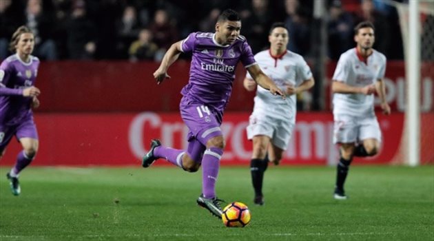 إشبيلية يثأر من ريال مدريد بثنائية وينتزع الوصافة من برشلونة