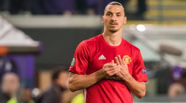 إبراهيموفيتش يكشف عن اختياره لأفضل لاعب في الدوري الإنجليزي