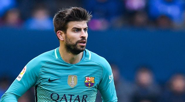 برشلونة يعلن إصابة بيكيه في مباراة بيلباو