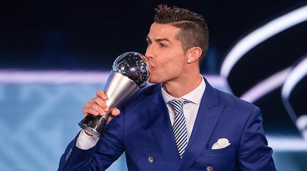 الفيفا يستعد لتغيير كبير في نظام جائزة "الأفضل"
