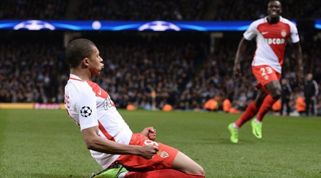 هل يجتمع بنزيمة ومبابي في ريال مدريد؟ فلورينتينو بيريز يجيب