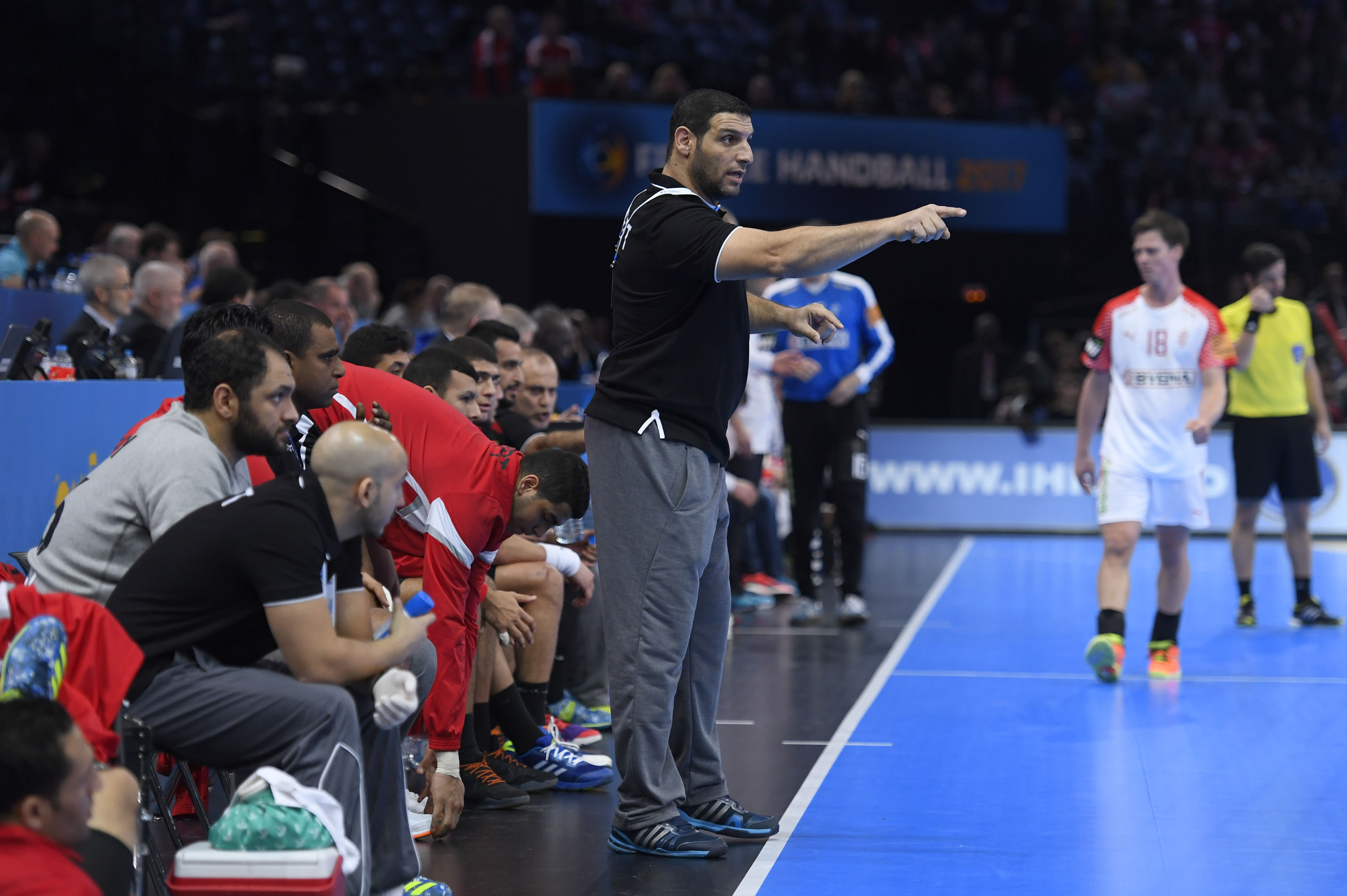 بعد وداع المونديال.. اتحاد اليد يدرس إقالة مروان رجب من تدريب الفراعنة