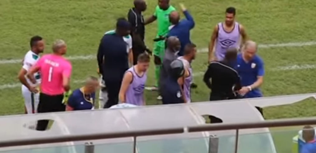 الكونفدرالية| مدرب المولودية يتوعد لاعبه بعد "فضيحة" مباراة الذهاب