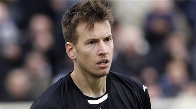 يوفنتوس يتمسك بحارسه الثاني رغم تألق بوفون