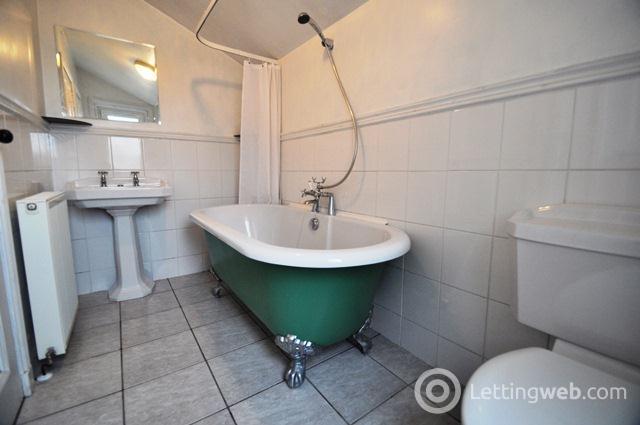 S 14 Woodmill Terrace bathroom.JPG