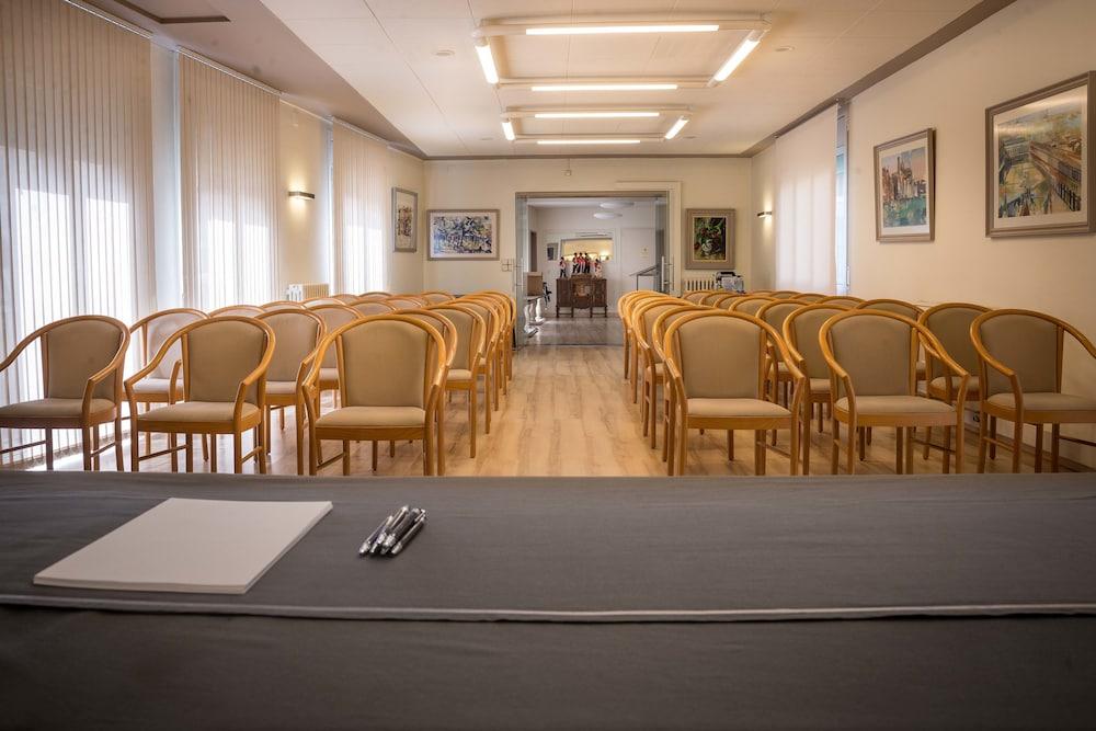 Hotel Pirineos Figueres by Pierre & Vacances