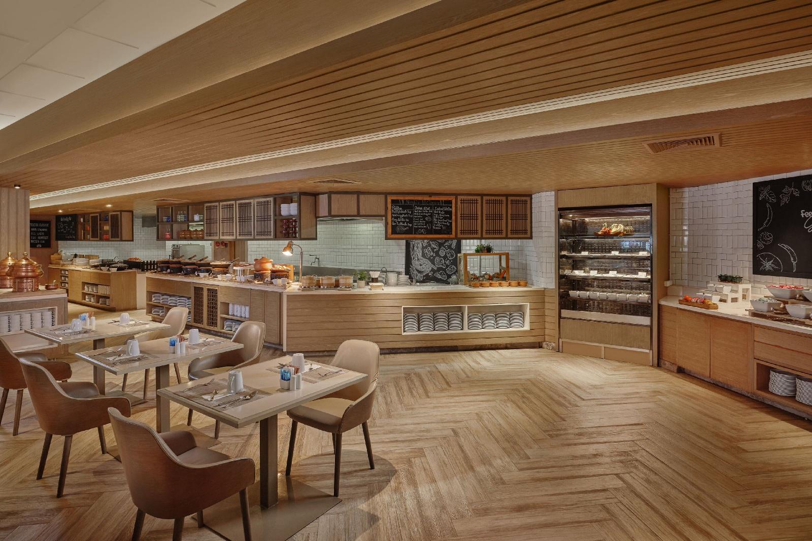 Phuket Marriott Resort & Spa, Merlin Beach