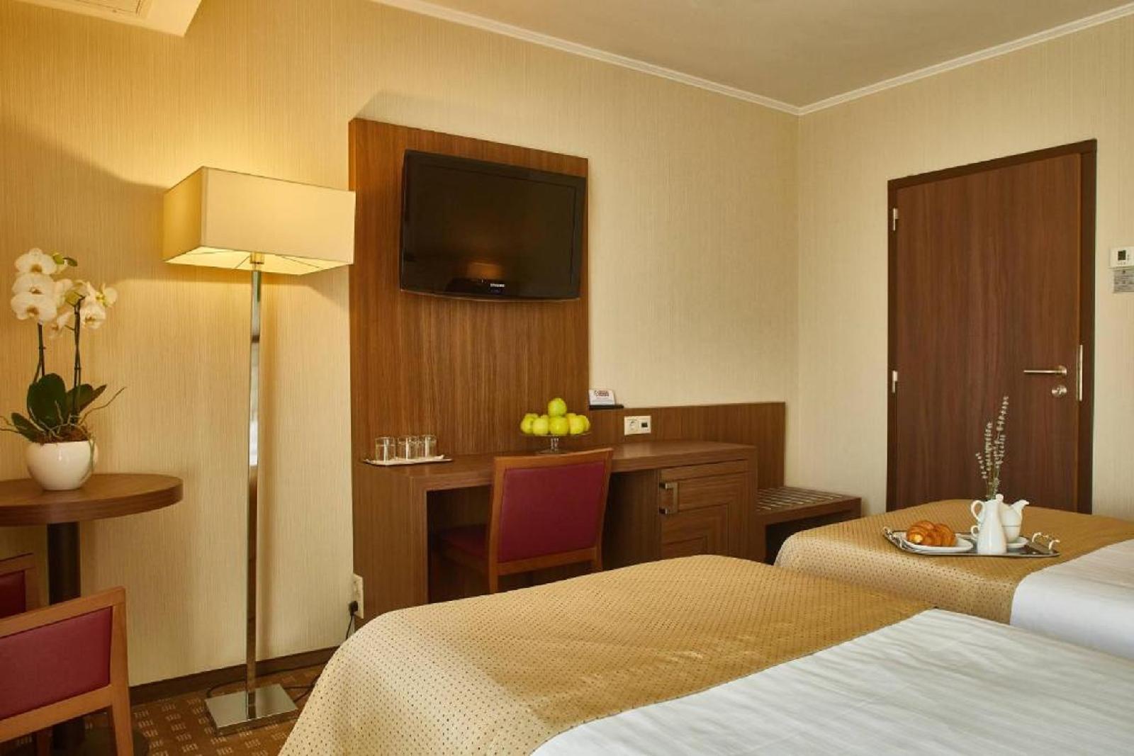 Central Plaza Hotel
