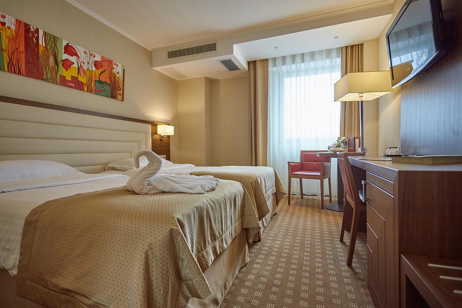 Central Plaza Hotel