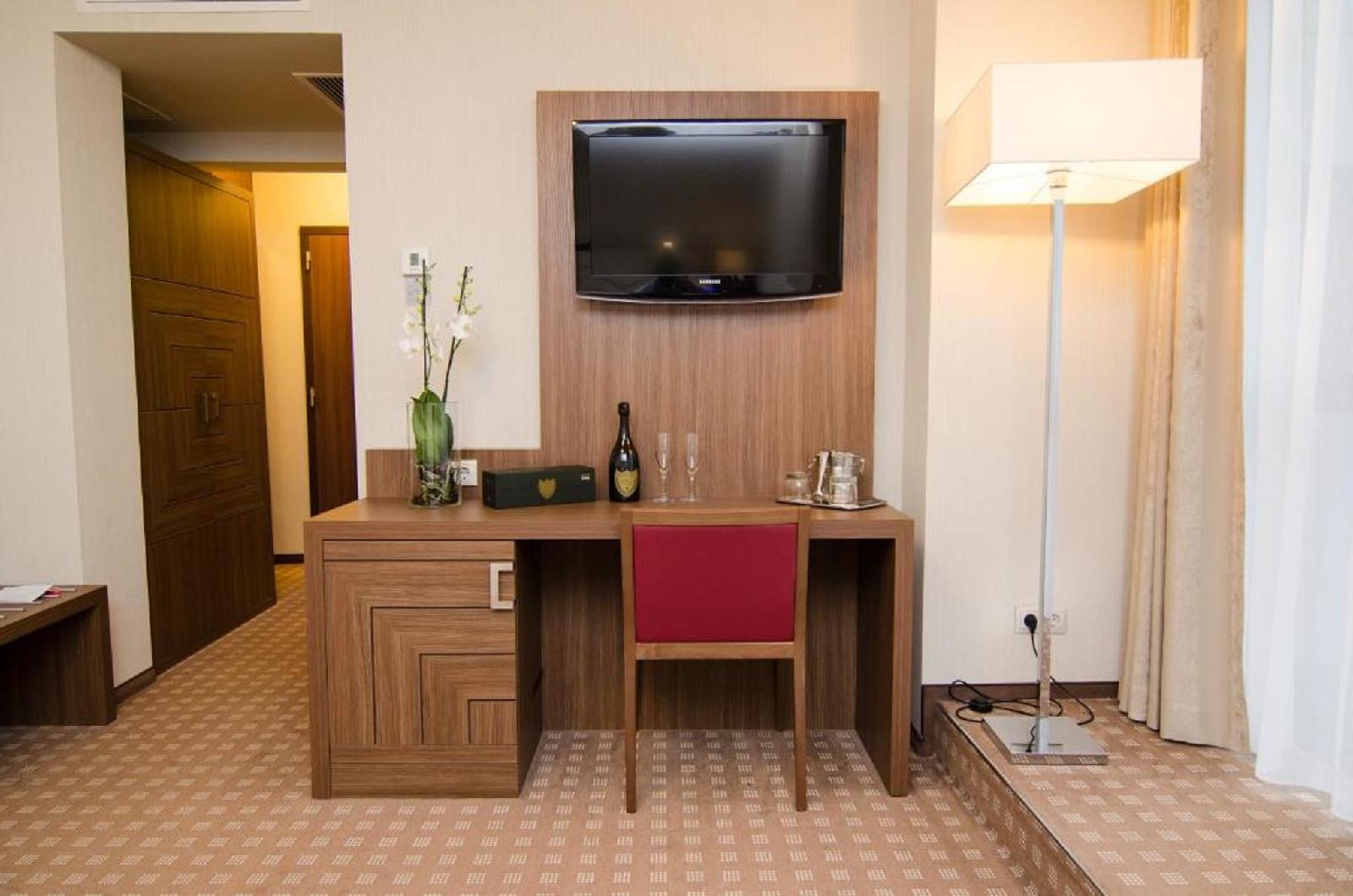 Central Plaza Hotel