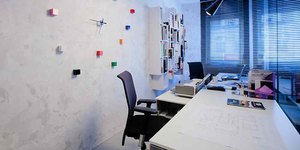 żaluzje aluminiowe w pokoju nastolatka