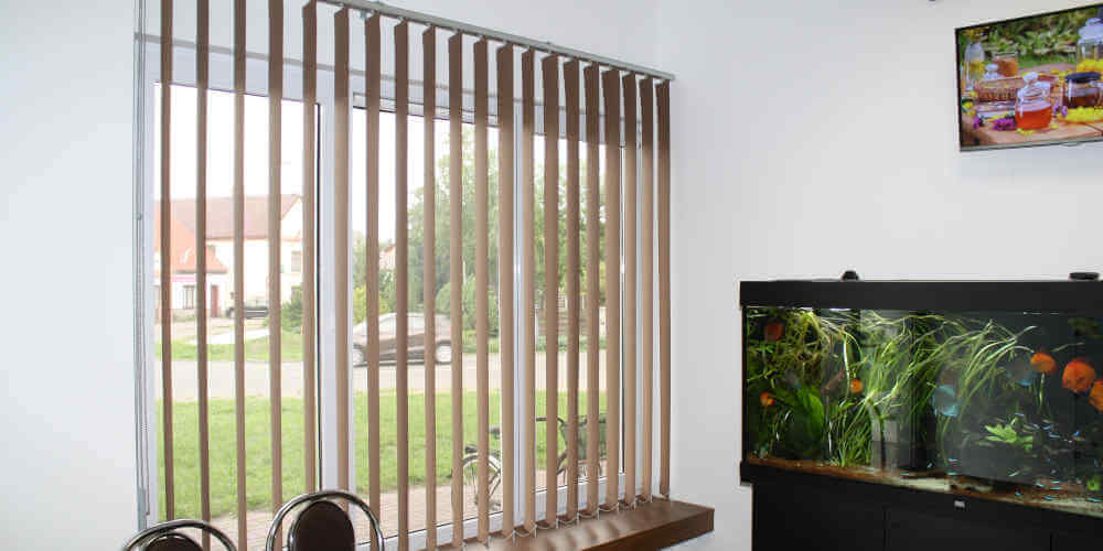 żaluzje pionowe w pozycji otwartej