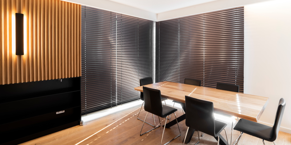 Czarne żaluzje aluminiowe 50 mm