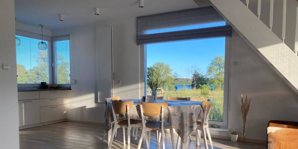 rolety rzymskie na dużym przeszkleniu