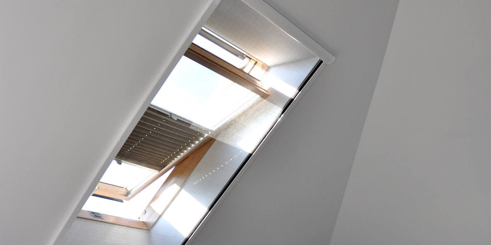 Rolety plisowane na oknie dachowym