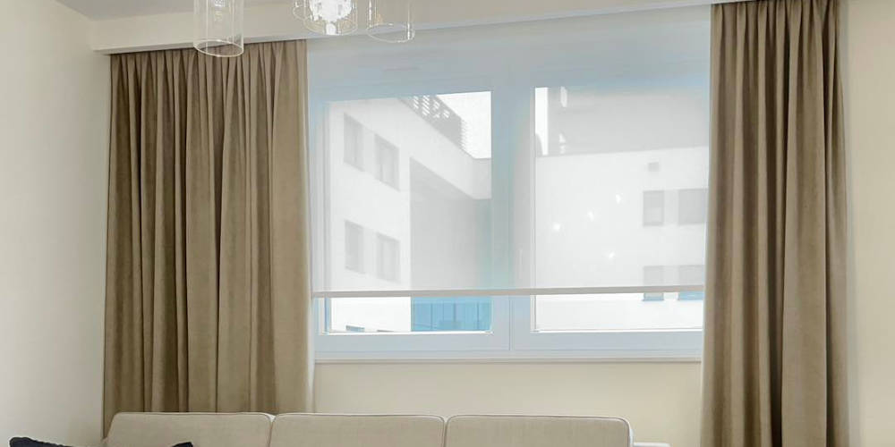 Rolety wolnowiszące z zasłonami