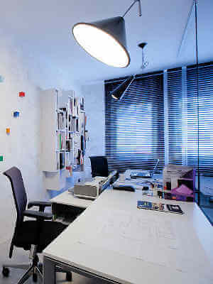 żaluzje aluminiowe w pokoju nastolatka