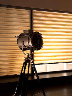 rolety dzień i noc w stylowym wnętrzu